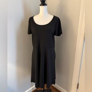 New w/Tag Black Gap dress w/scalloped sleeves & bottom, zip back Black. Size 16T
